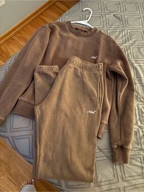 Kith Brown Pullover & Sweatpants Set